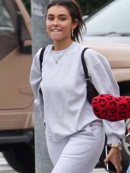 Madison Beer – Steps out for a stroll with her friends in West&nbsp;Hollywood