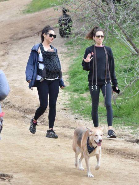 Shay Mitchell – Hiking in Los&nbsp;Feliz